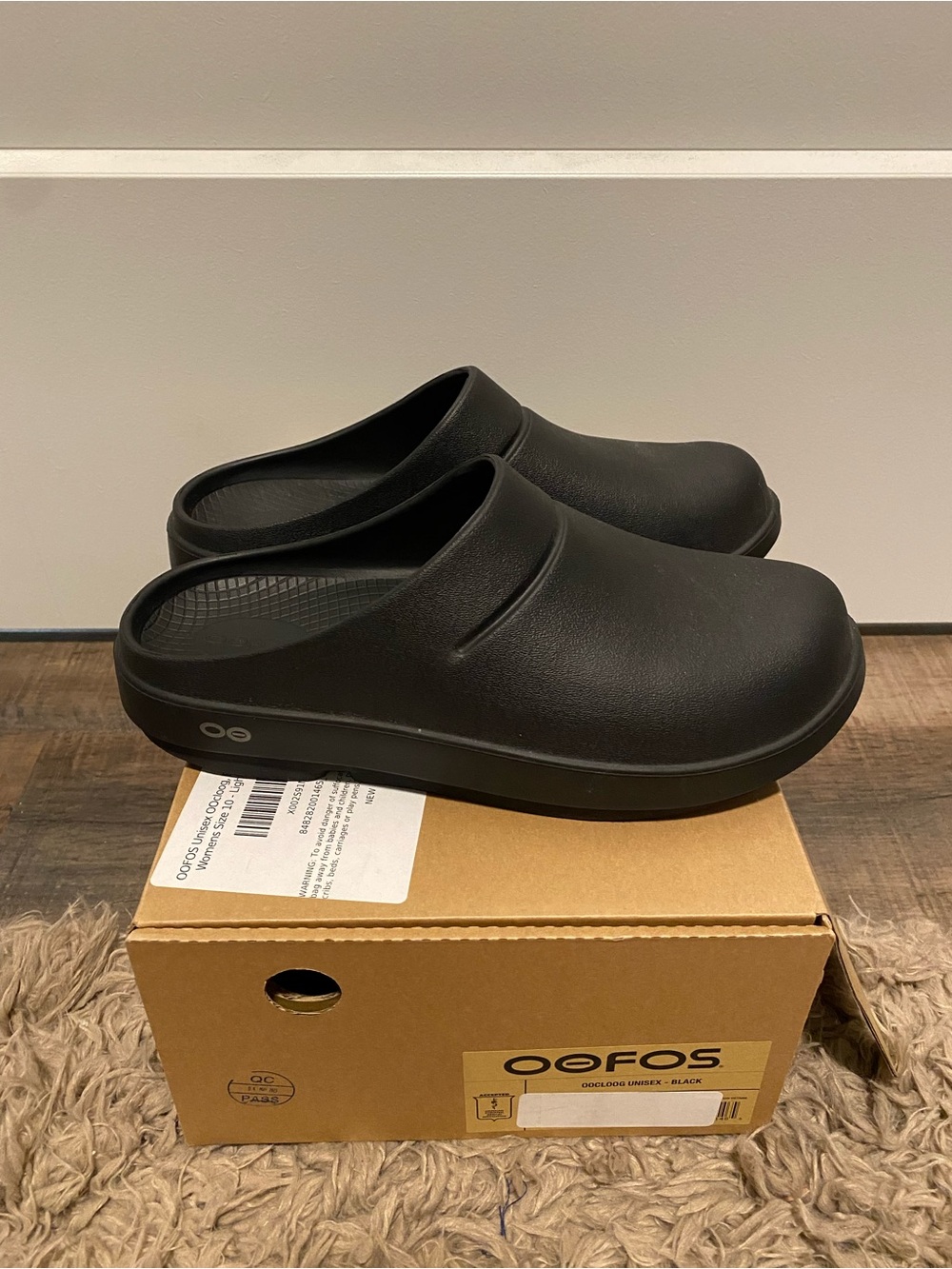 OOFOS size 10 women/8 menBlack Slip-On Recovery Clog - Picture 3 of 8